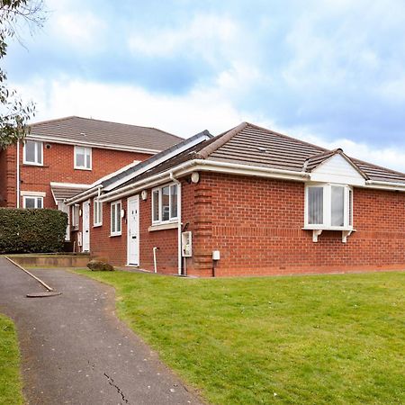Pinfold Court Apartments Knowsley Buitenkant foto
