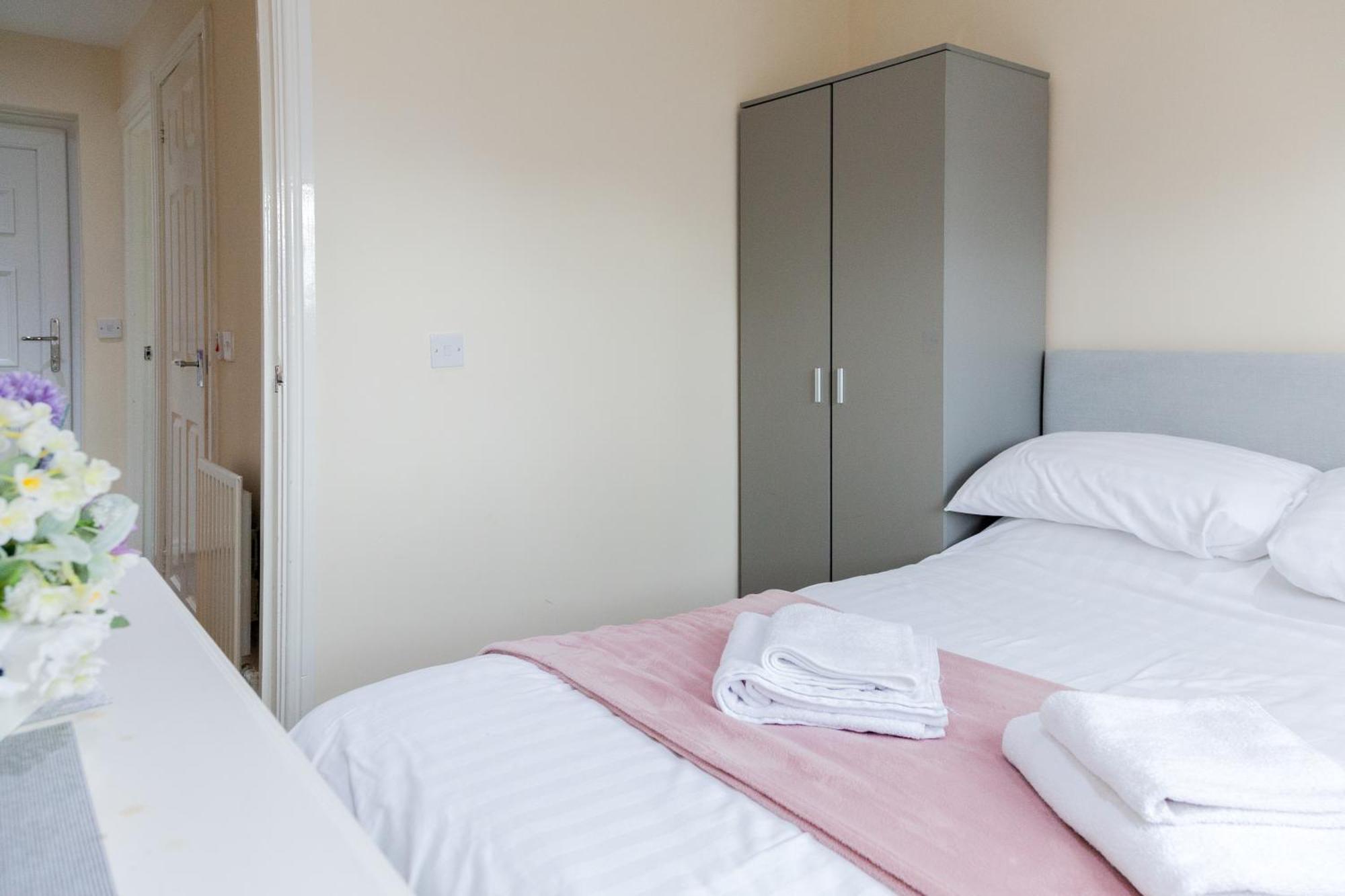 Pinfold Court Apartments Knowsley Buitenkant foto