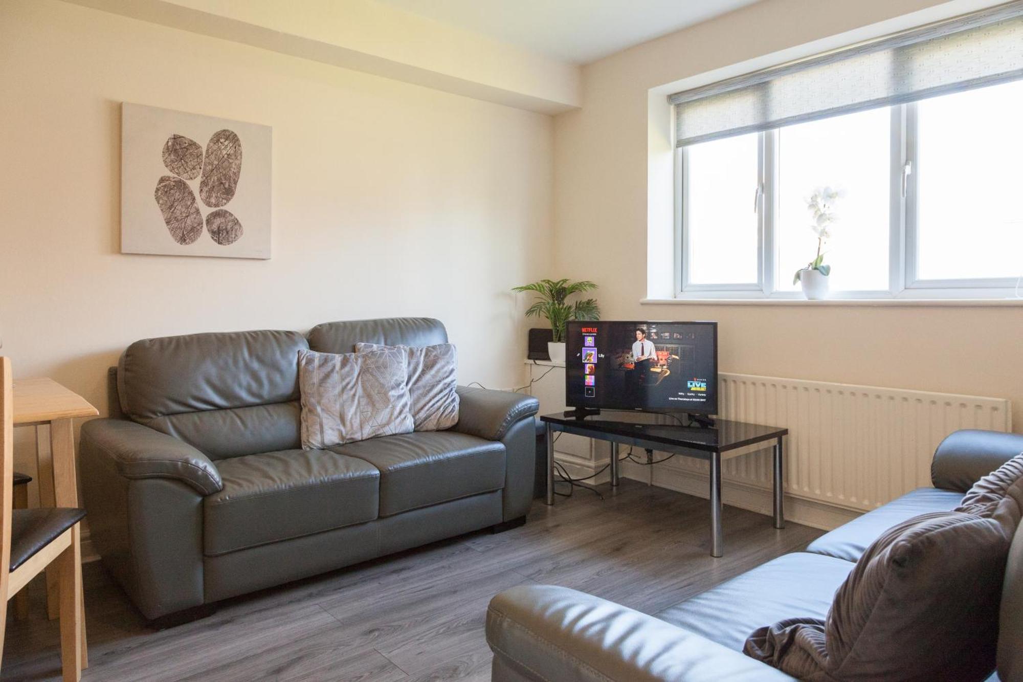 Pinfold Court Apartments Knowsley Buitenkant foto